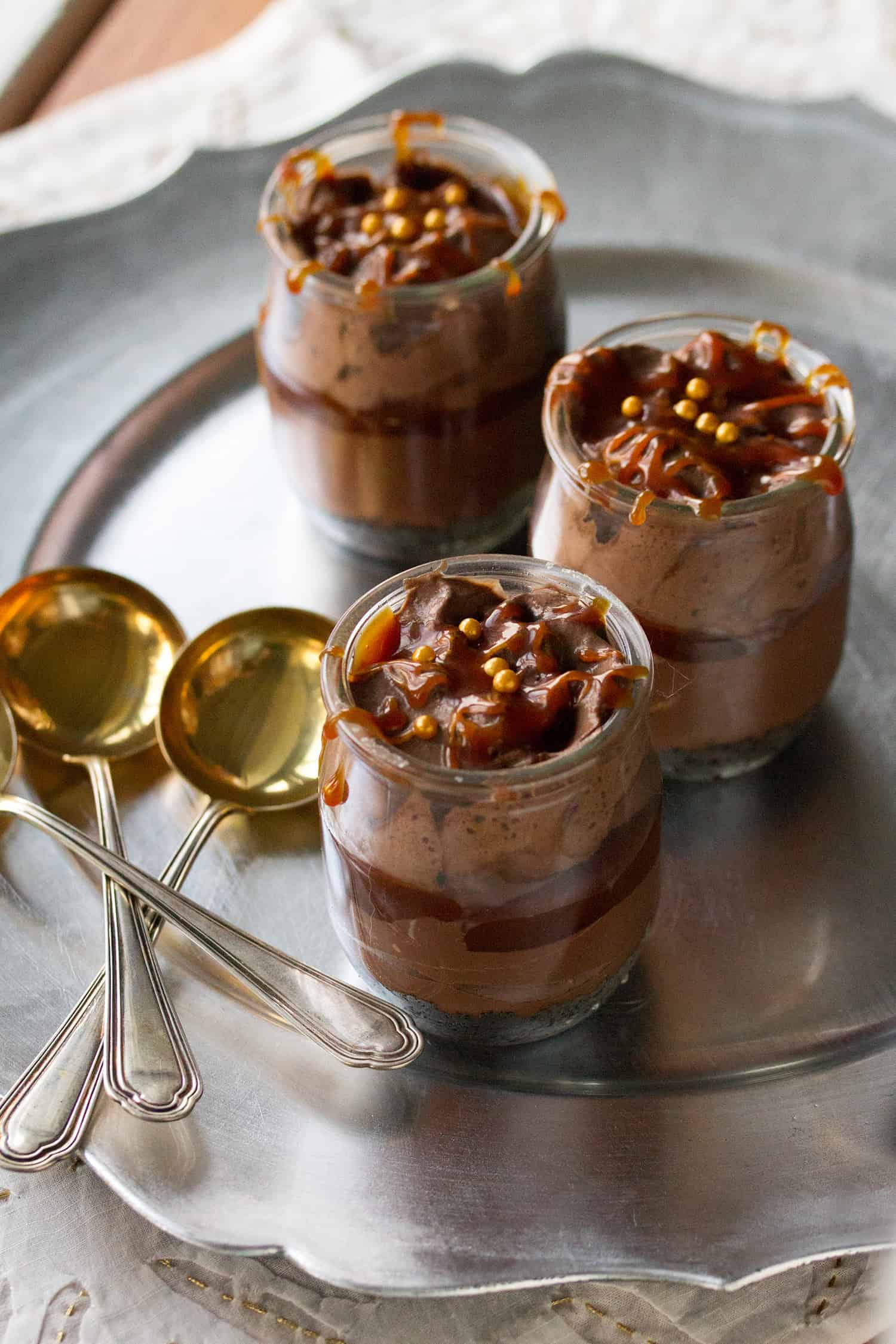 No-Bake Dark Chocolate Caramel Cheesecakes